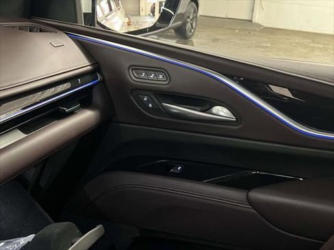 Used 2023 Cadillac Escalade Sport Platinum image 36