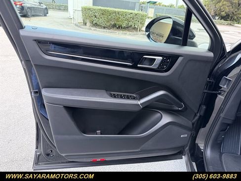 Used 2021 Porsche Cayenne Coupe image 47