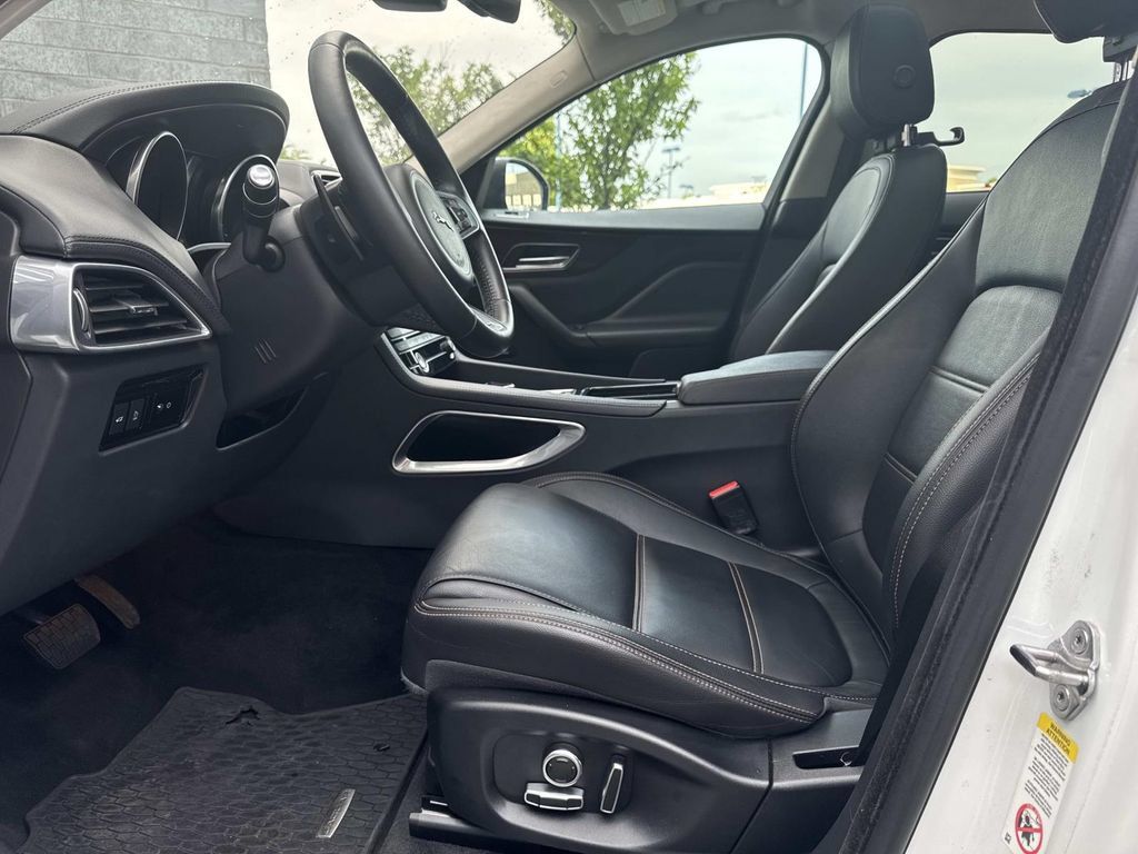 Certified 2020 Jaguar F-PACE Prestige AWD/4WD image 19