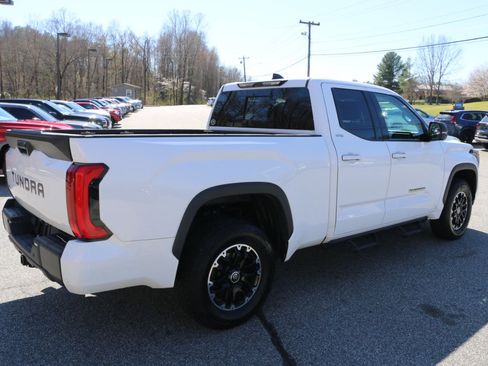 Used 2022 Toyota Tundra SR5 w/ SR5 Premium Package image 8
