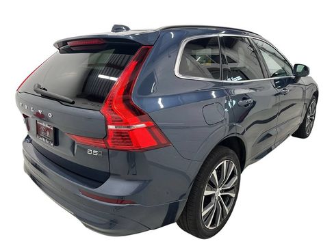 Used 2022 Volvo XC60 B5 Momentum w/ Climate Package AWD/4WD image 4