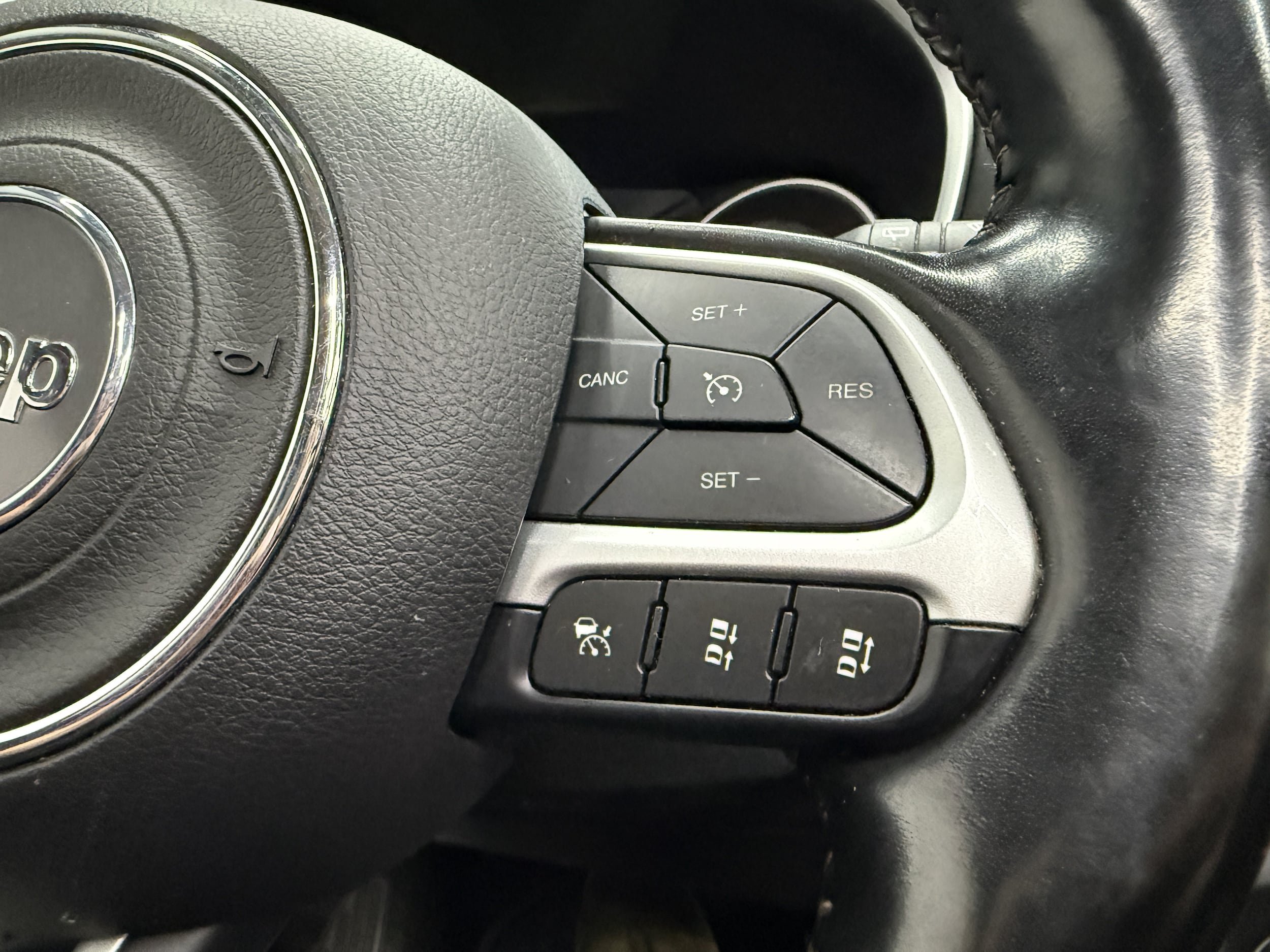 Used 2020 Jeep Compass Latitude FWD image 13