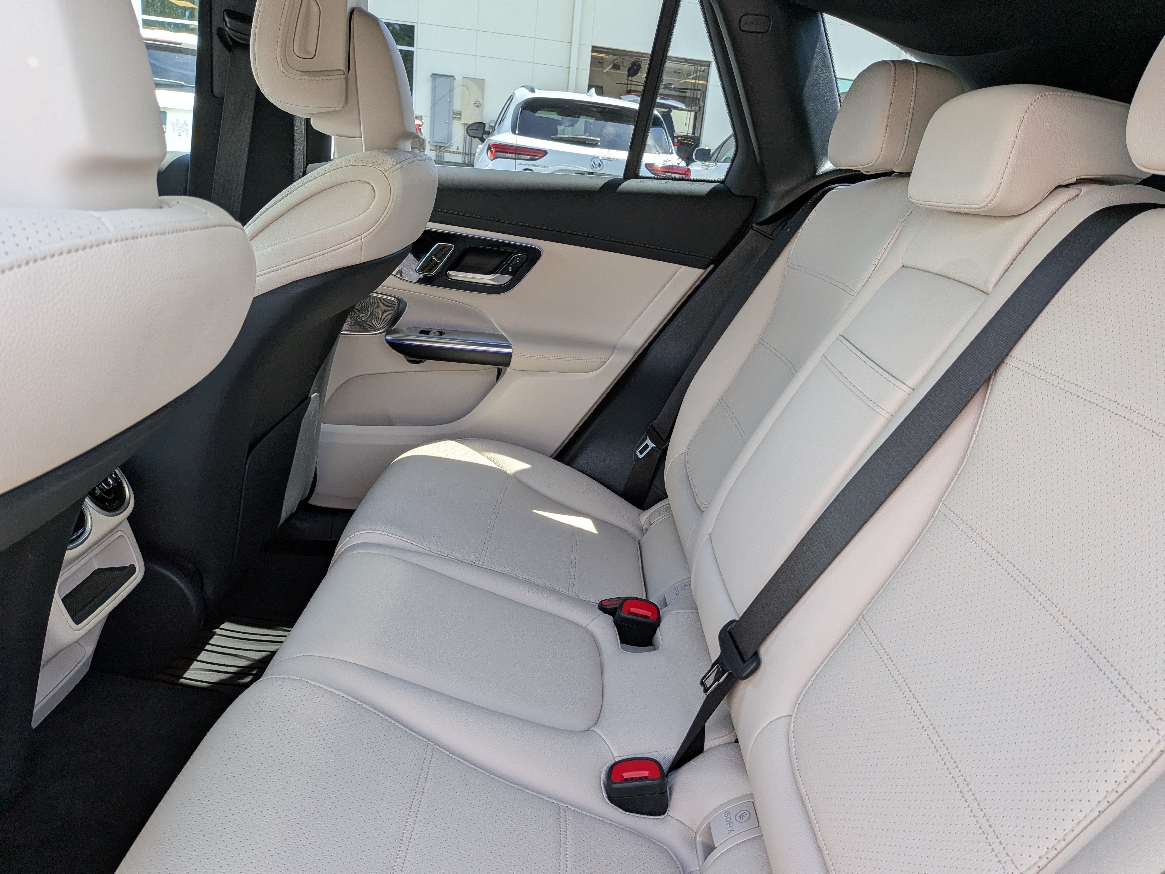 Used 2025 Mercedes-Benz GLC 350e 4MATIC image 16