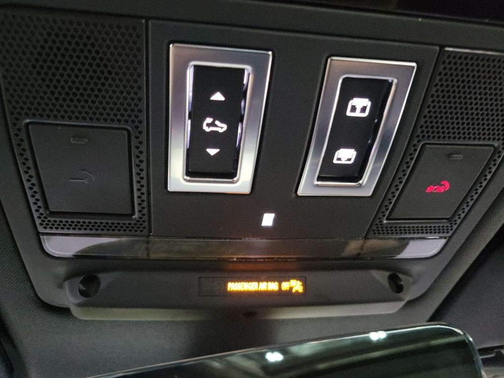 New 2026 Land Rover Defender 110 X-Dynamic SE AWD/4WD image 21