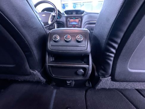 Used 2015 Chevrolet Traverse LT w/ Style and Technology Package image 37