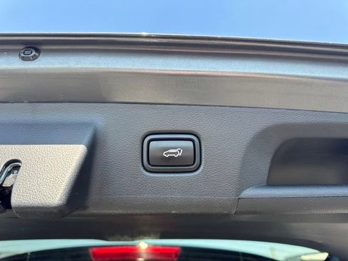 Used 2025 Hyundai Palisade SEL FWD image 6