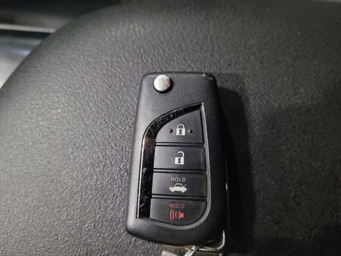 Used 2020 Toyota Camry SE image 32