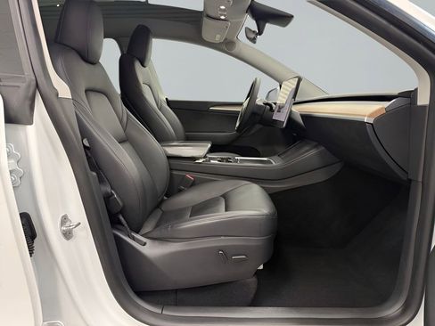 Used 2023 Tesla Model Y Long Range image 11