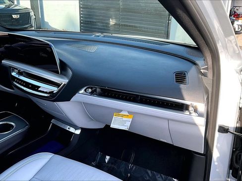 New 2026 Cadillac Lyriq Premium Luxury w/ LPO, Floor Liner Package AWD/4WD image 30