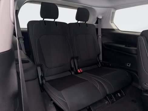 Used 2023 Jeep Grand Cherokee L Laredo image 18