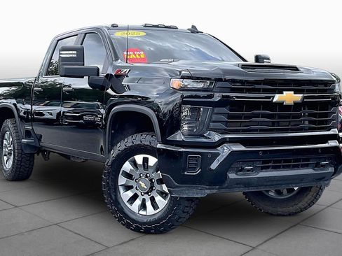 Used 2025 Chevrolet Silverado 2500 Custom w/ Custom Value Package AWD/4WD image 3