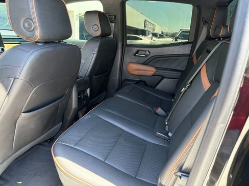 Used 2023 GMC Canyon AT4 w/ AT4 Premium Package AWD/4WD image 9