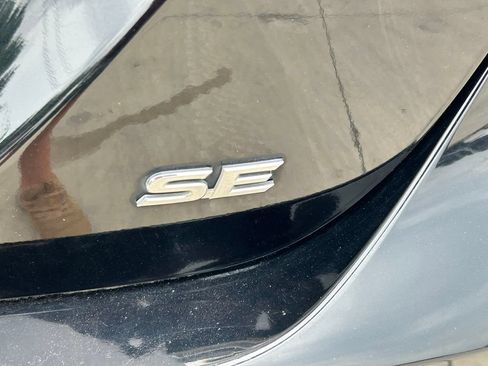 Used 2021 Toyota Camry SE FWD image 12