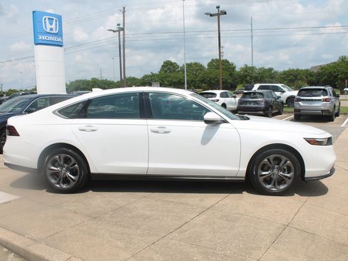 Used 2023 Honda Accord EX image 4