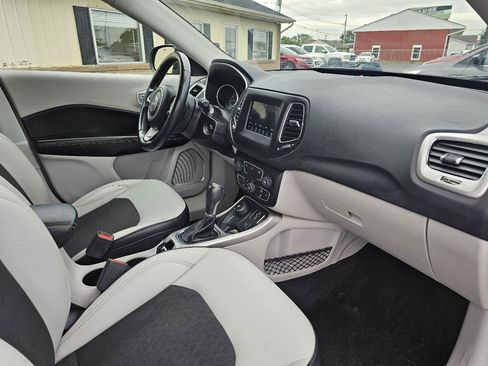 Used 2018 Jeep Compass Latitude w/ Popular Equipment Group AWD/4WD image 19