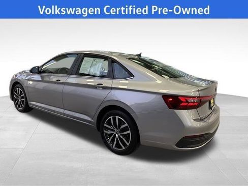 Used 2025 Volkswagen Jetta SE w/ Sunroof Package FWD image 4