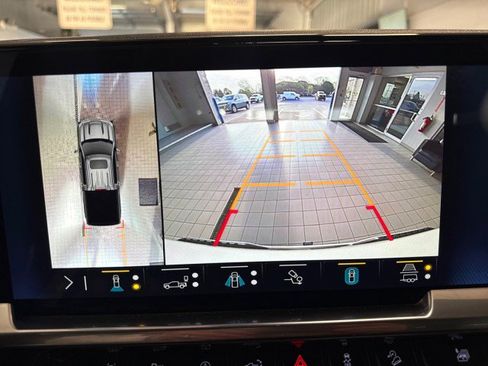 Used 2023 Chevrolet Silverado 1500 High Country w/ Z71 Off-Road Package AWD/4WD image 23