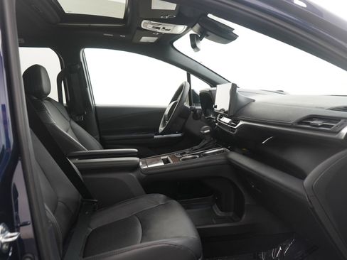 Used 2025 Toyota Sienna Platinum image 14