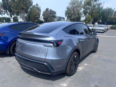 Used 2026 Tesla Model Y AWD image 3