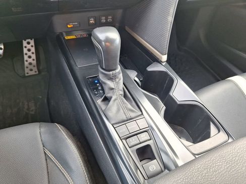 Used 2025 Toyota Camry SE w/ Convenience Package image 17