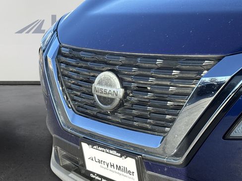 Used 2021 Nissan Rogue SV image 11