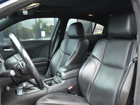 Used 2017 Dodge Charger R/T w/ Premium Group image 17