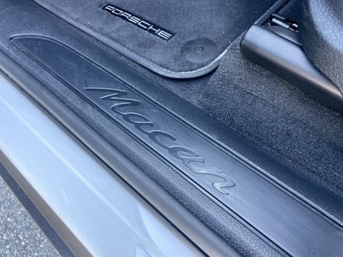 Used 2022 Porsche Macan AWD/4WD image 33