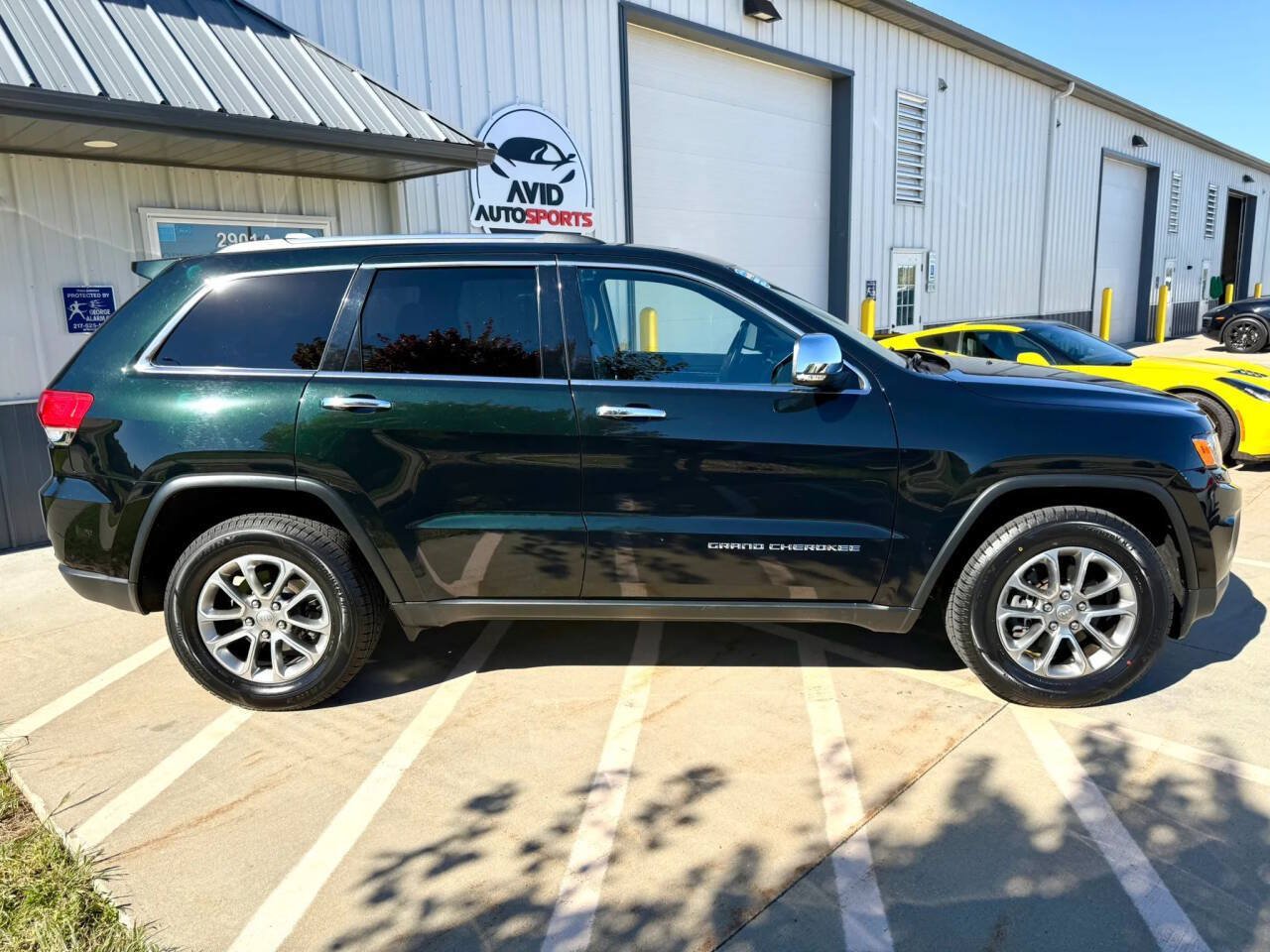 Used 2015 Jeep Grand Cherokee Limited w/ Luxury Group II AWD/4WD image 9