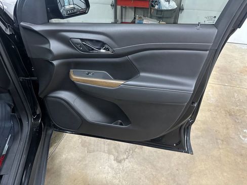 Used 2023 GMC Acadia SLE w/ Driver Convenience Package image 40