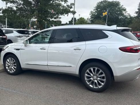 Used 2020 Buick Enclave Premium w/ Sun and Sites Package AWD/4WD image 4