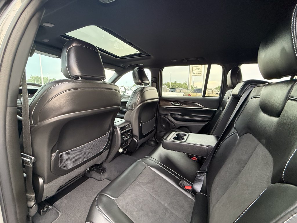 New 2027 Jeep Grand Cherokee Altitude RWD image 23