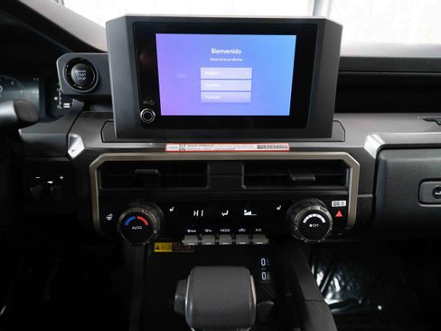 Used 2025 Toyota Tacoma SR5 AWD/4WD image 17