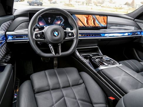 Used 2025 BMW 760i xDrive w/ Executive Package image 10