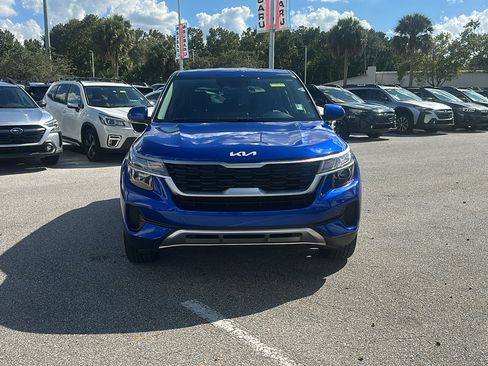 Used 2023 Kia Seltos LX image 2