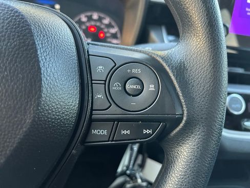 Certified 2025 Toyota Corolla LE FWD image 18