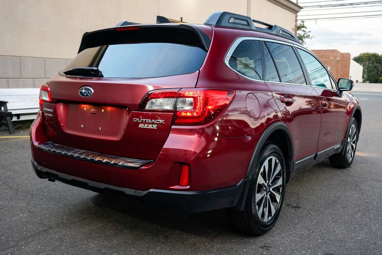 Used 2016 Subaru Outback 2.5i Limited AWD/4WD image 6