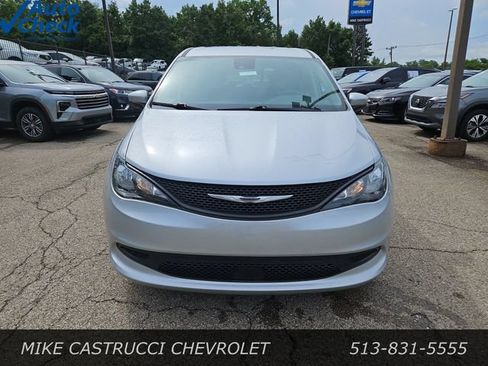 Used 2023 Chrysler Voyager LX FWD image 8