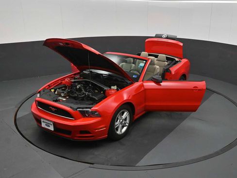 Used 2014 Ford Mustang Convertible w/ Equipment Group 102A RWD image 43