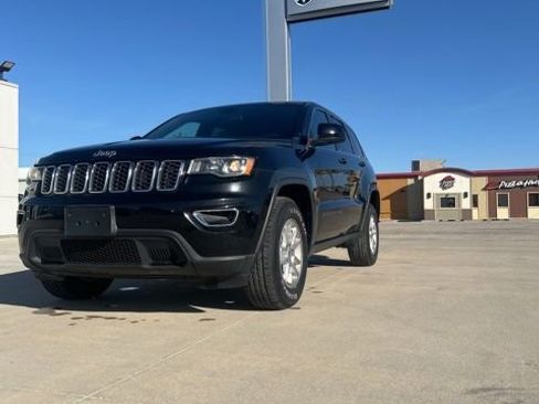 Used 2019 Jeep Grand Cherokee Laredo AWD/4WD image 1