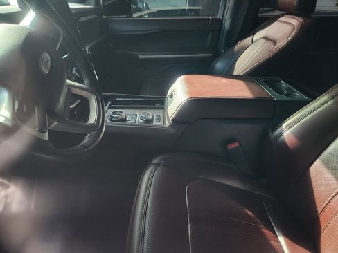 Used 2022 Ford Expedition Limited image 8