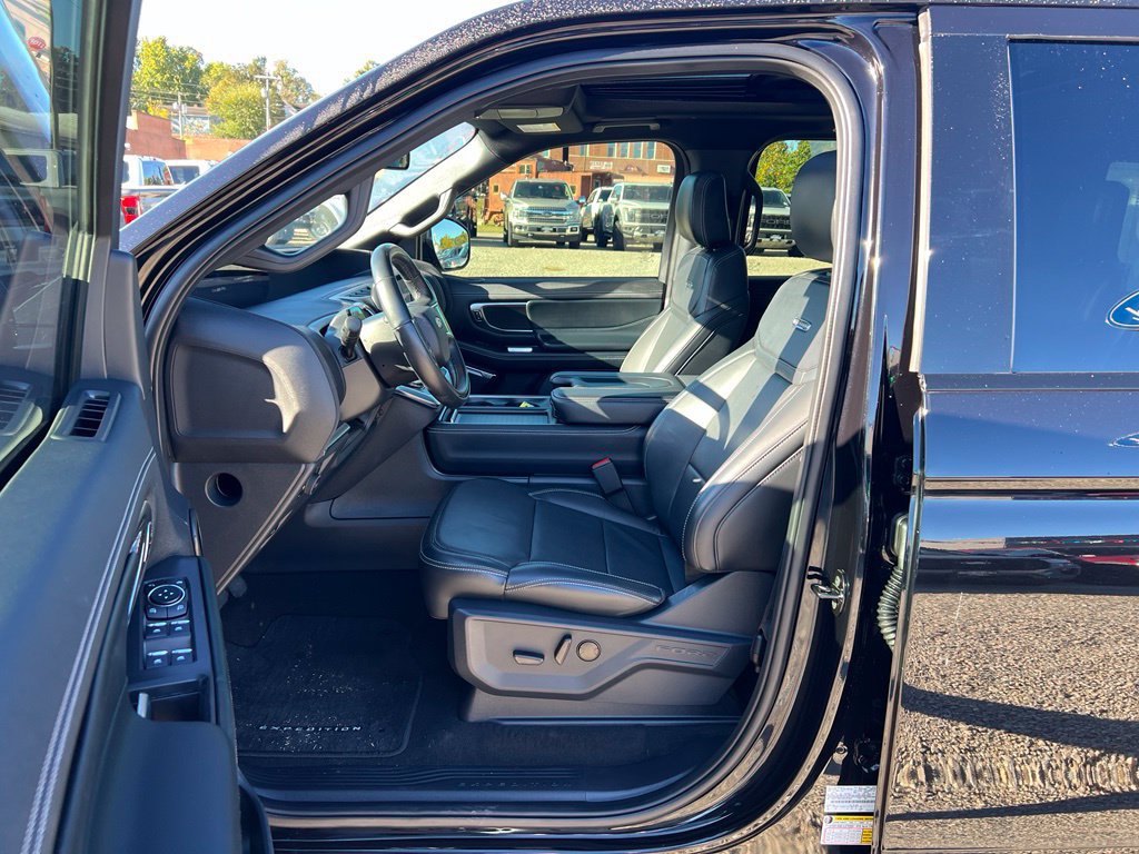 Used 2025 Ford Expedition Platinum w/ Stealth Performance Package AWD/4WD image 14