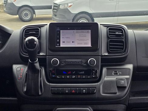 Used 2024 RAM ProMaster 2500 w/ Convenience Group image 26