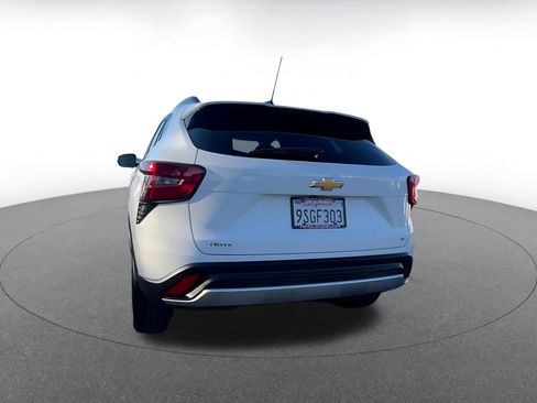 Used 2025 Chevrolet Trax LT image 7