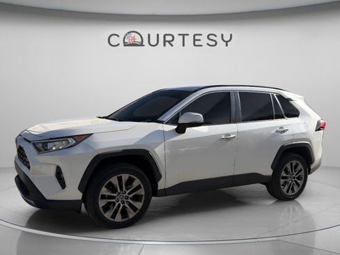 Used 2021 Toyota RAV4 Limited image 2