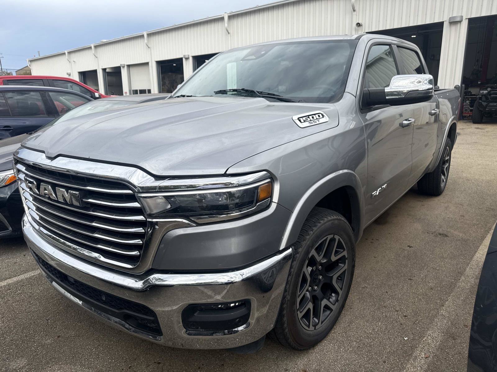 Used 2025 RAM 1500 Laramie AWD/4WD image 2