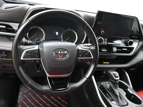 Used 2023 Toyota Highlander XSE FWD image 14