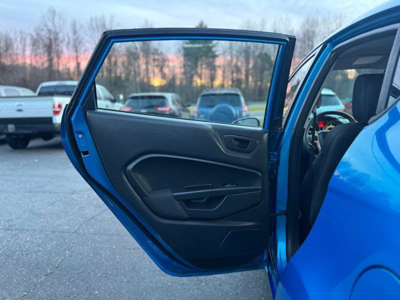 Used 2012 Ford Fiesta SE FWD image 11