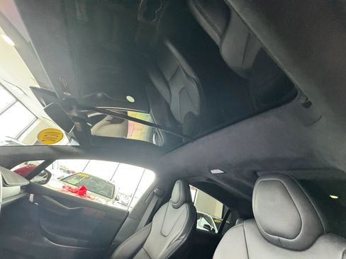 Used 2020 Tesla Model X image 35