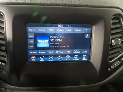 Used 2018 Jeep Compass Latitude w/ Popular Equipment Group FWD image 18