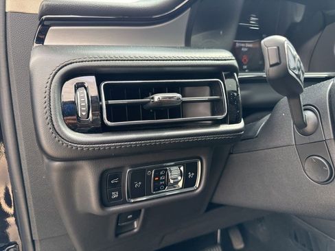 Used 2023 Lincoln Nautilus Reserve w/ Luxury Package image 13